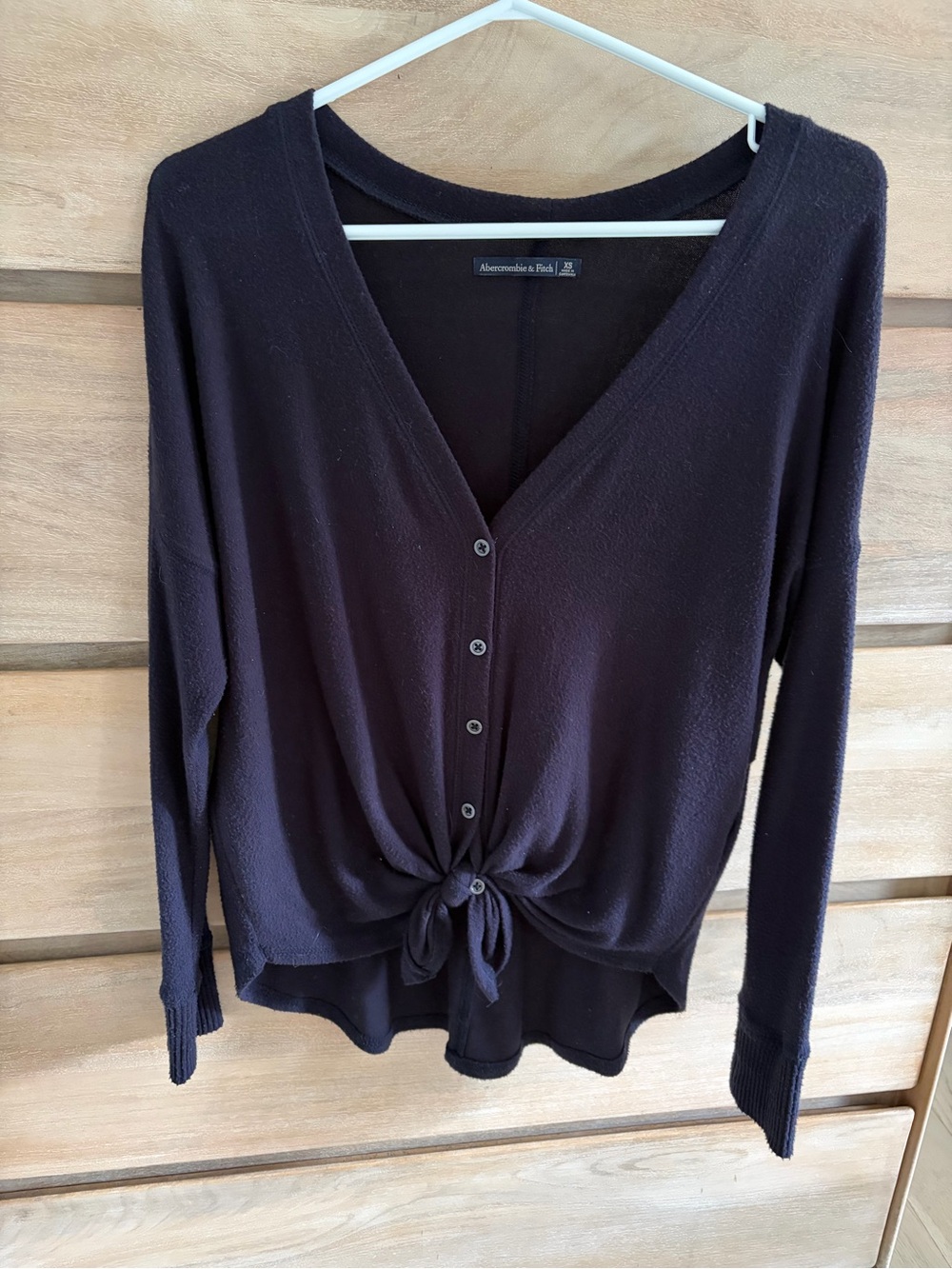 Abercrombie & Fitch Navy Button-Front Tie-Hem V-Neck Top, XS